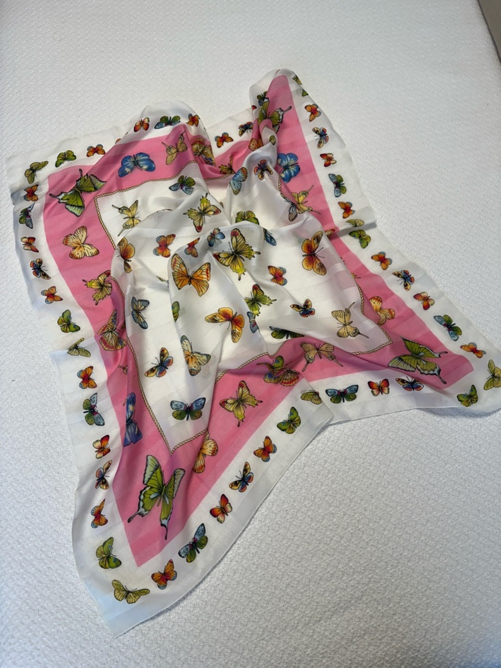 Beautiful vintage Art of the Scarf Tie Rack polyester scarf